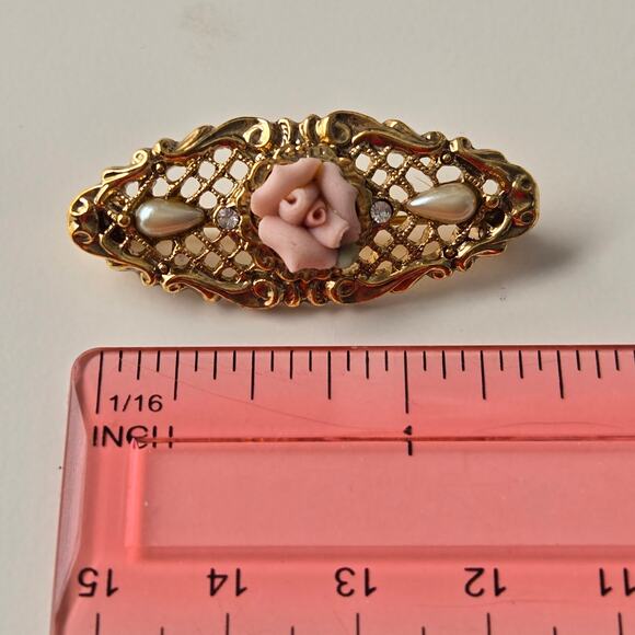Vtg 1928 Jewelry Co Petite Oval Gold Toned Pin Porcelain Rose Tear Drop Pearls - Picture 3 of 6